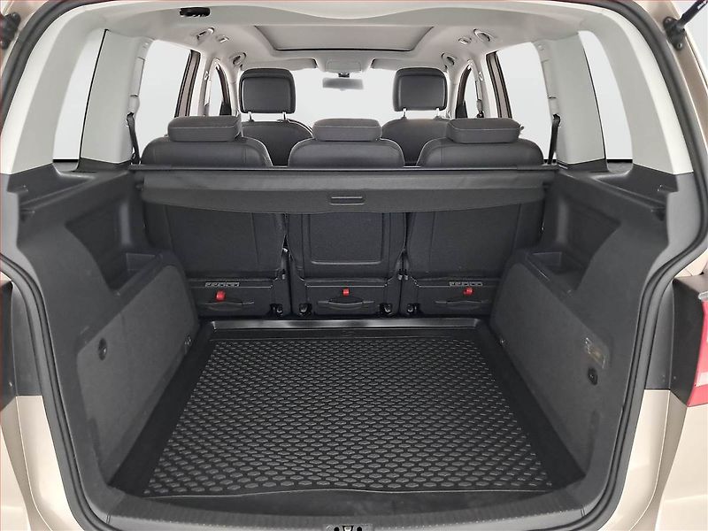 Volkswagen Touran (2012) 1.4 TSI, Automat, Navi - fotka 14 z 17