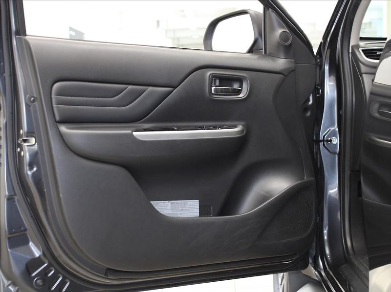 Mitsubishi L200 2,3 DI-D 127kW AT Instyle DPH - fotka 12 z 24