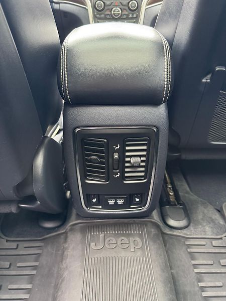 Jeep Grand Cherokee (2013)  Jeep Grand Cherokee Overland - fotka 10 z 13