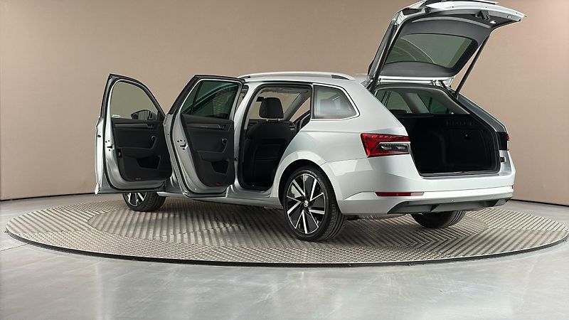 Škoda Superb 2.0 TSI DSG Style Combi - fotka 7 z 30
