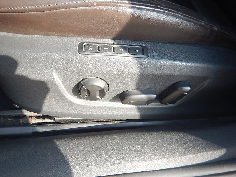 Škoda Superb 2.0 TDI, DSG, L&K, DIGIKLIMA - fotka 19 z 37