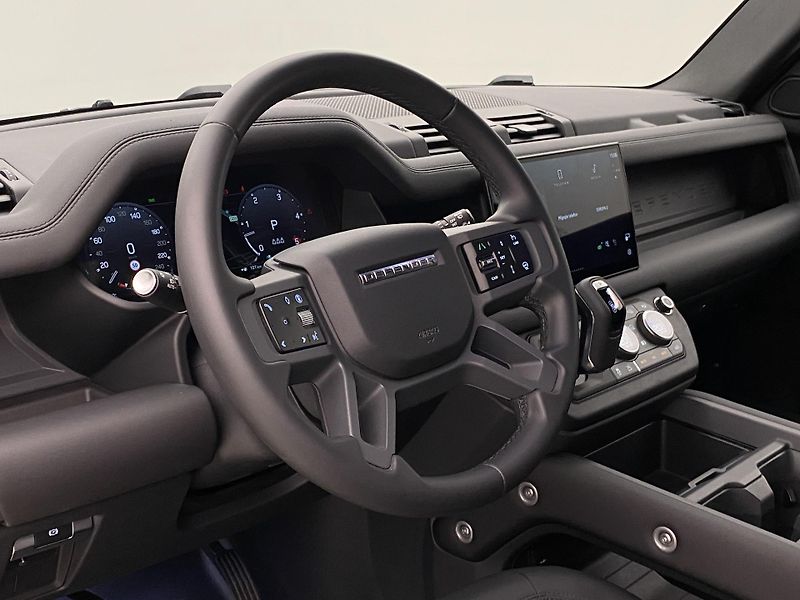 Land Rover Defender 110 D250 X-DYNAMIC SE AWD CZ - fotka 18 z 48