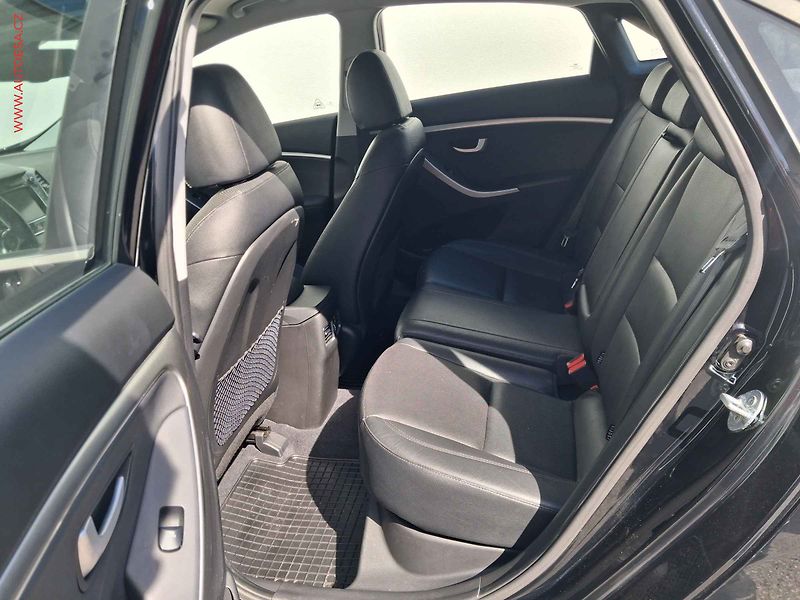 Hyundai i30 (2013) 1.6GDi, 2.maj, servis.kniha - fotka 10 z 19