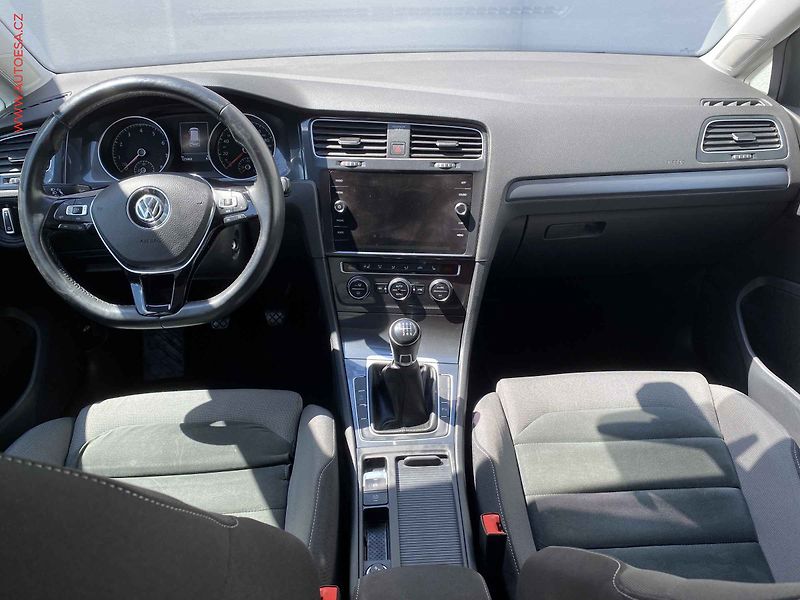 Volkswagen Golf (2020) 1.5 TSi, Comfortline, LED, - fotka 8 z 19