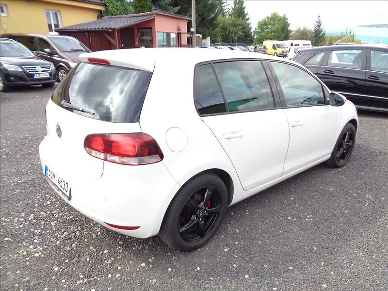 Volkswagen Golf 1,4 - fotka 6 z 13