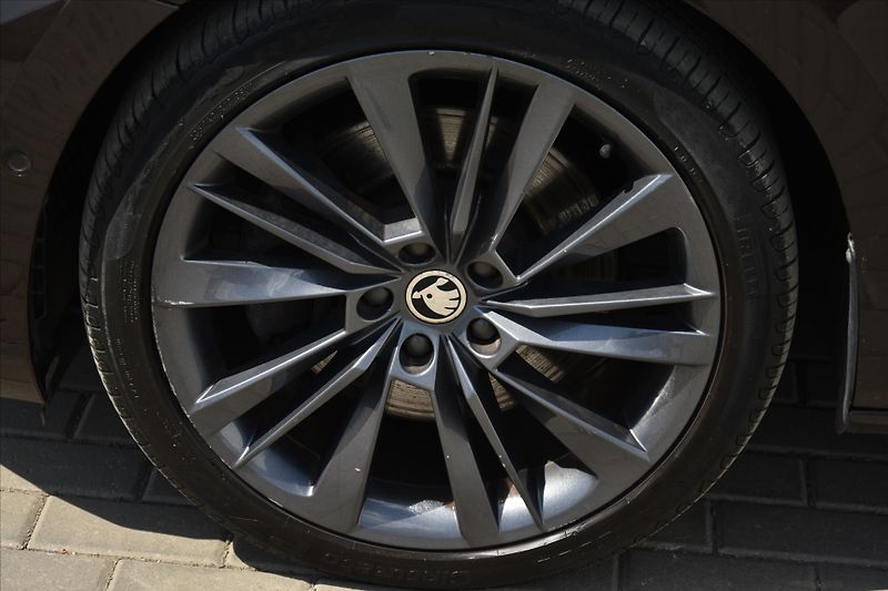 Škoda Superb 2.0 TSI 206kW DSG 4x4 STYLE ČR - fotka 9 z 33