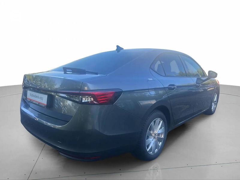 Škoda Superb Liftback Selection  2,0TDI 110 - fotka 2 z 29