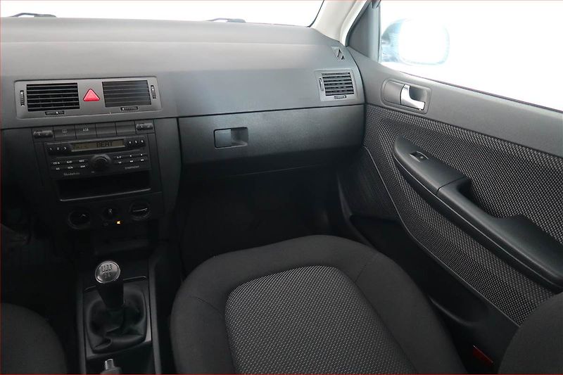 Škoda Fabia (2005) Ambiente 1.4 16V, nová STK - fotka 8 z 15