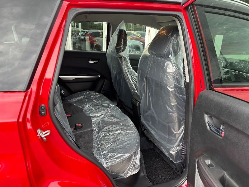 Suzuki Vitara 4x4 automat Elegance - fotka 11 z 11