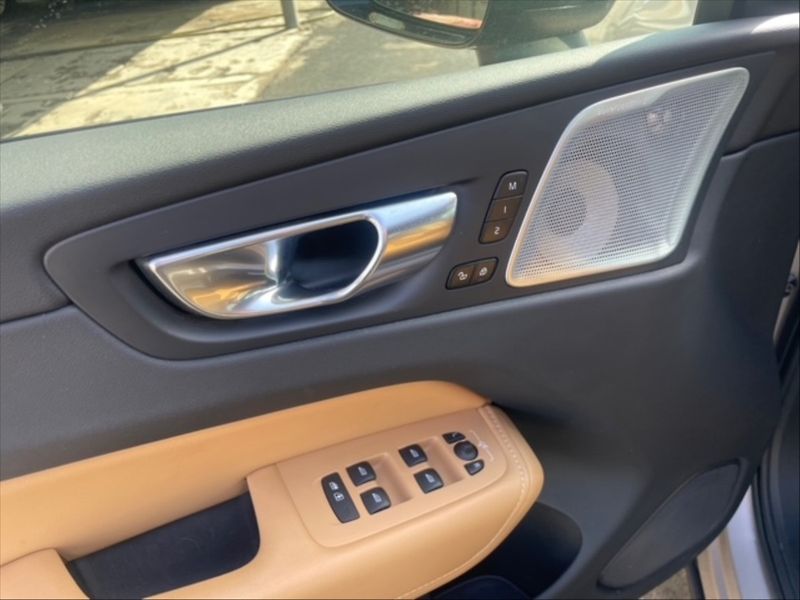 Volvo XC60 2,0 T6 Rech.Ult.Bright AWD AT - fotka 11 z 11