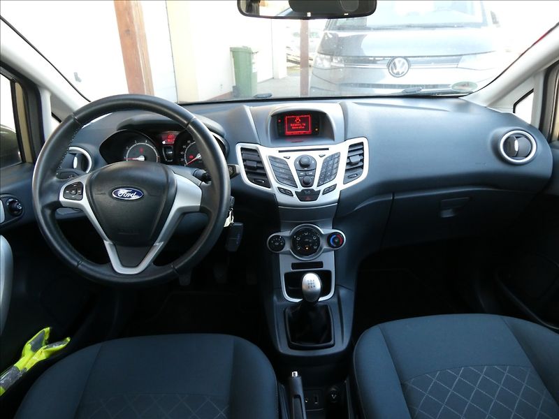 Ford Fiesta 1,2 i 60kW 2x kola, klima - fotka 21 z 30