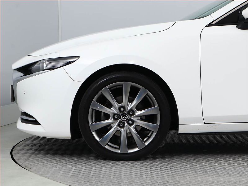 Mazda 3 (2021) 2.0 Skyactiv-X - fotka 13 z 20