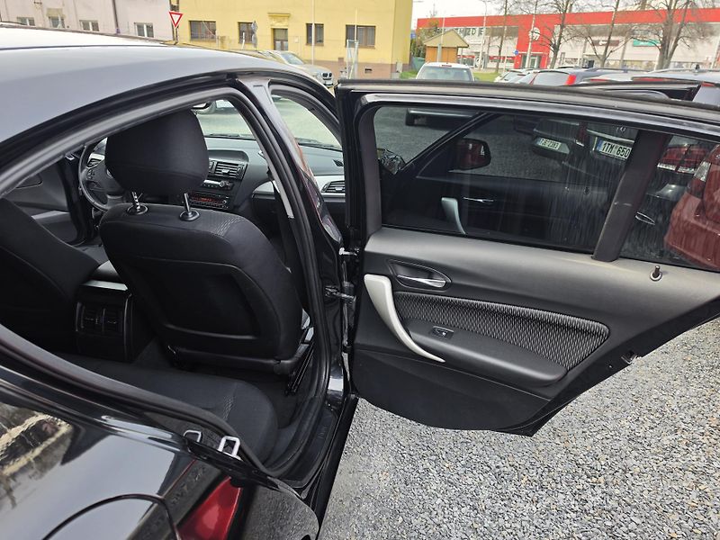 BMW Řada 1 120D Automat  - fotka 13 z 22