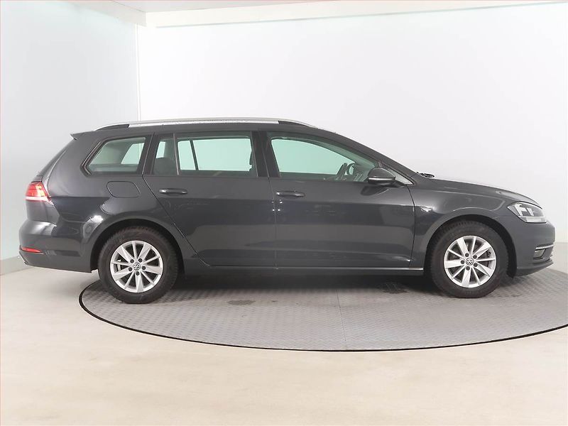 Volkswagen Golf (2018) 1.6 TDI, Serv.kniha, Tempomat - fotka 6 z 16