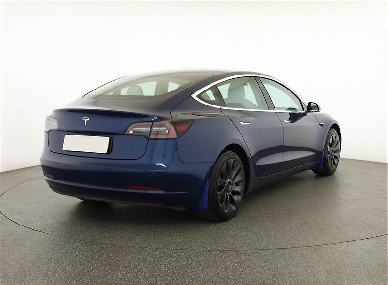 Tesla Model 3 (2019) Long Range 4WD 78kWh, SoH 85% - fotka 5 z 23
