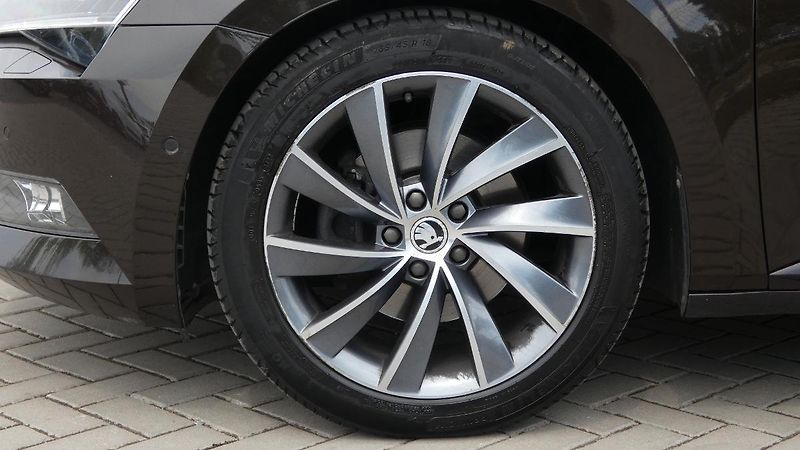 Škoda Superb Combi 2.0 TDI DSG L&K, Panoram - fotka 29 z 29
