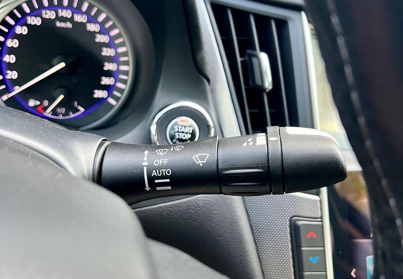 Infiniti Q50 (2014) REPREZENTATIVNÍ SEDAN TOP VÝBA - fotka 15 z 29