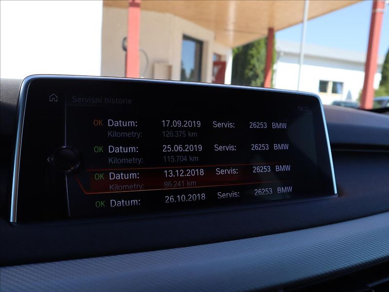 BMW X5 3,0 d M-Paket HeadUp LED DPH H - fotka 23 z 38