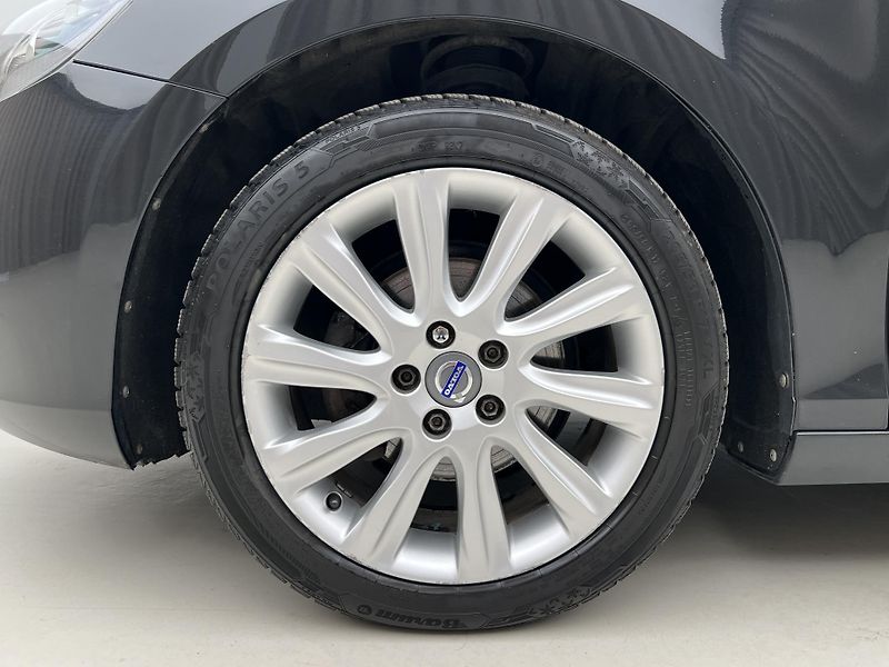 Volvo V40 D2 MOMENTUM - fotka 14 z 34