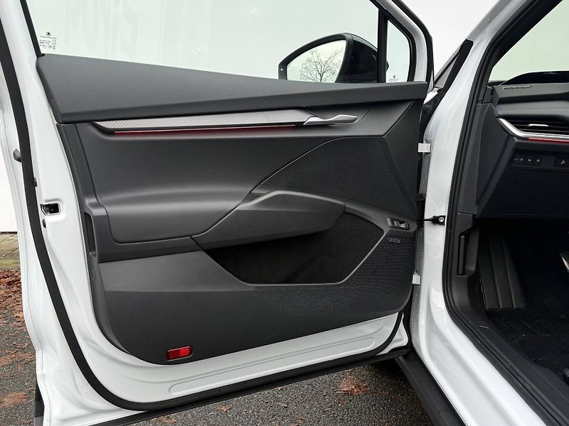 Škoda Elroq (2025) Sportline 60 63 kWh - fotka 16 z 22