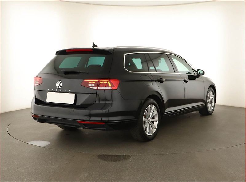 Volkswagen Passat (2019) Comfortline 1.6 TDI, Automat - fotka 5 z 15