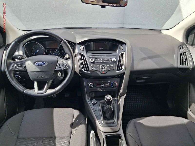Ford Focus (2017) 1.0 EB, Trend, výhřev sed. - fotka 8 z 17