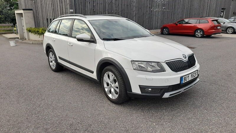 Škoda Octavia scout 4x4 DSG - fotka 3 z 44