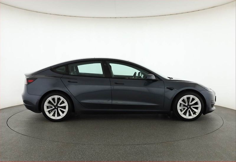 Tesla Model 3 (2021) Std Range Plus 52kWh, SoH 85% - fotka 6 z 21