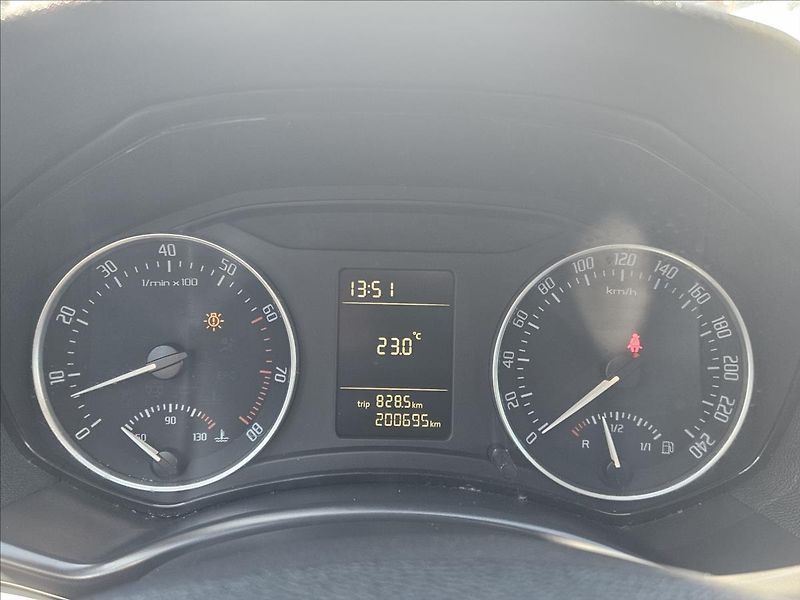 Škoda Octavia 1,2 TSI  Elegance Combi - fotka 11 z 15