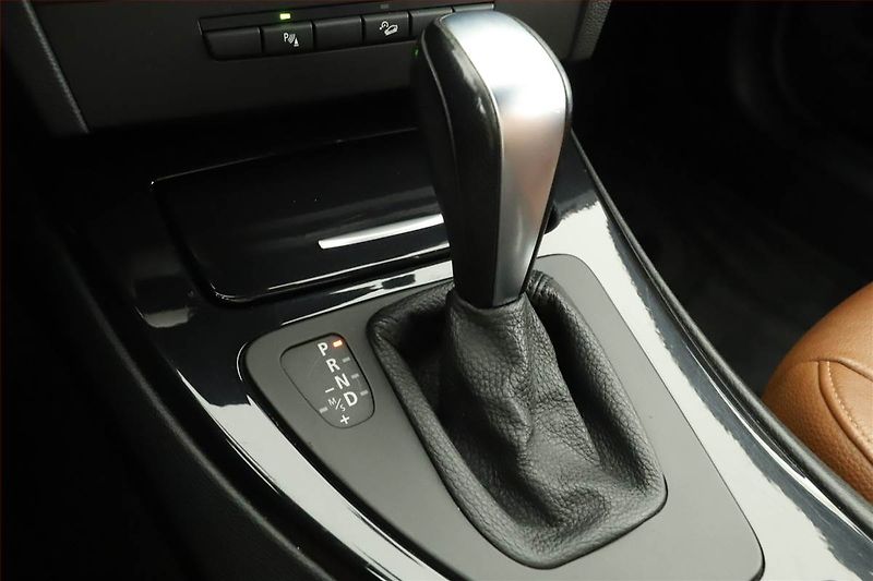 BMW Řada 3 (2011) 320 d xDrive, 4X4, Automat - fotka 14 z 17