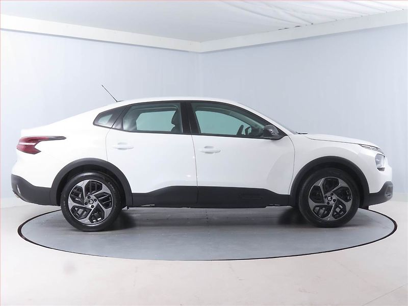 Citroën C4 X (2023) Feel Pack 1.2 PureTech - fotka 6 z 15