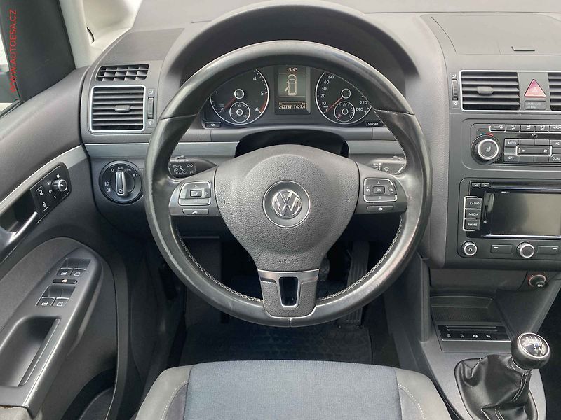 Volkswagen Touran (2012) 2.0 TDi, AC, panor - fotka 11 z 18