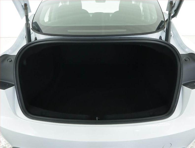 Tesla Model 3 (2023) Standard Range LFP, SoH 94% - fotka 14 z 22