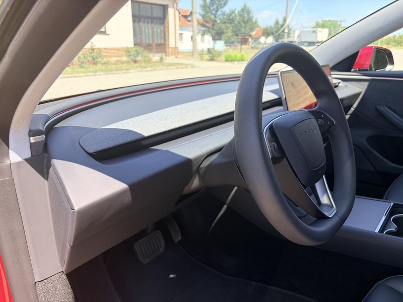 Tesla Model 3 LONG RANGE DUAL MOTOR - fotka 15 z 45