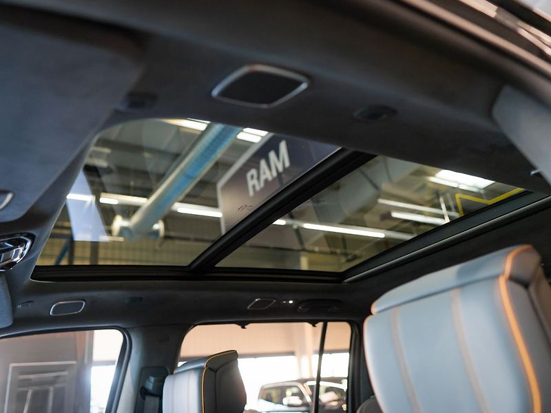 Jeep Grand Wagoneer (2022) 6.4 V8 HEMI Series III, masáže - fotka 34 z 41