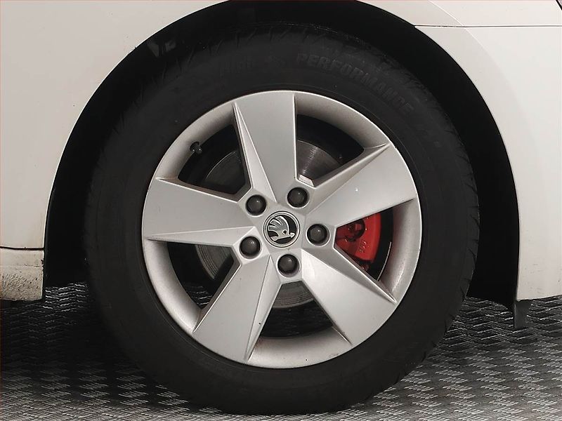 Škoda Octavia (2019) 1.6 TDI, Tempomat - fotka 14 z 18