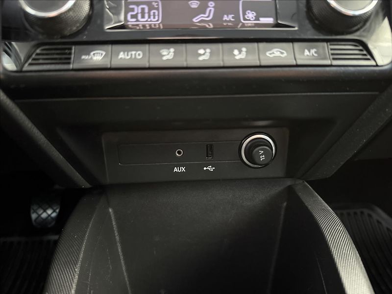 Škoda Fabia 1,2   TSI,JOY,1.MAJ,SERVISKA - fotka 21 z 26