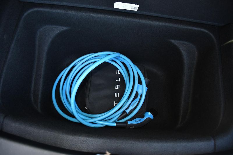 Tesla Model Y LONG RANGE DUAL MOTOR  - fotka 38 z 46