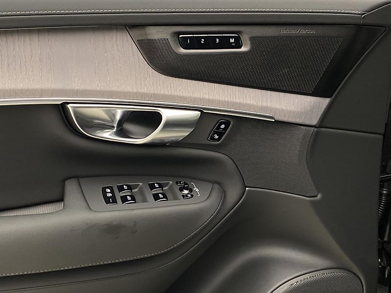 Volvo XC90 (2026) B5 AWD AUT DARK PLUS 7míst - fotka 29 z 70