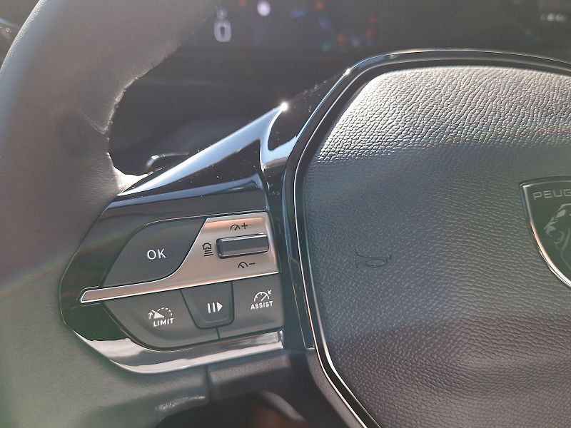 Peugeot 408 (2026) ALLURE Hybrid 145 e-DCS6 - fotka 11 z 16