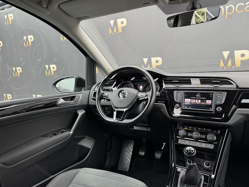 Volkswagen Touran (2017) 1.4TSi Highline 7míst RZV - fotka 12 z 48