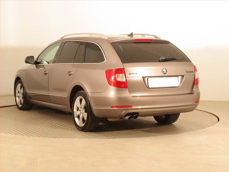 Škoda Superb (2010) 2.0 TDI, 4X4, Navi, Xenony - fotka 4 z 15