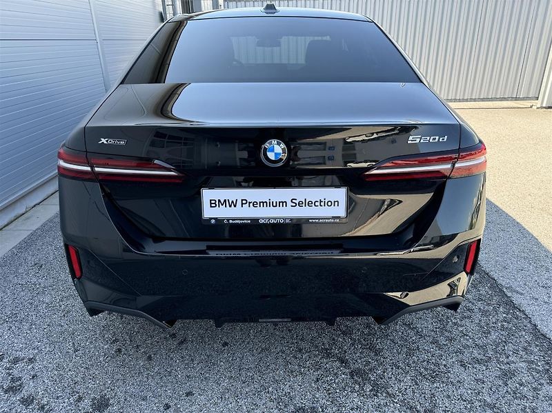 BMW Řada 5 520d xDrive Sedan - fotka 13 z 15
