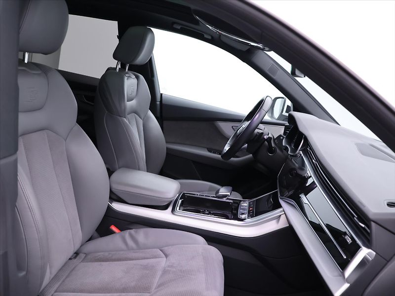 Audi Q8 3,0 250 kW 4x4  DPH - fotka 13 z 38