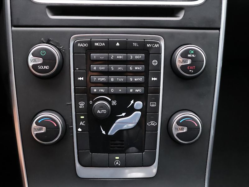 Volvo V60 1,6 D2 84kW Kinetic - fotka 23 z 33