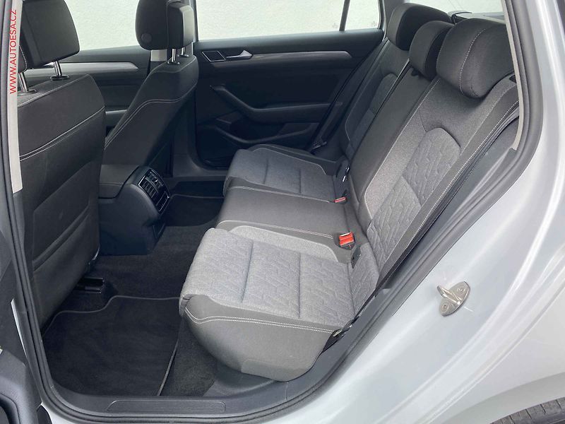 Volkswagen Passat (2023) 2.0 TDi, Business, DSG, LED - fotka 10 z 19