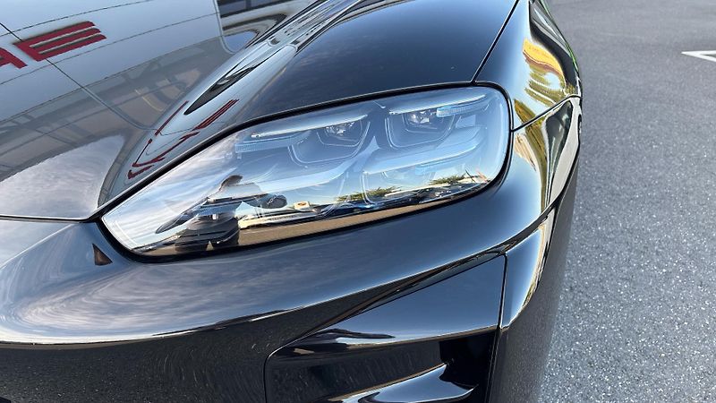 Porsche Cayenne Turbo Electric - fotka 13 z 25