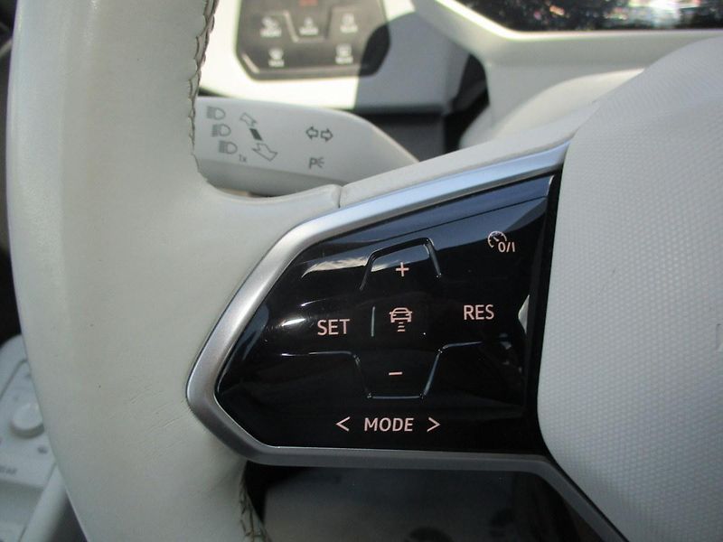 Volkswagen ID.3 PRO PERFOR 150kW (62kWh) 93TKM - fotka 23 z 51