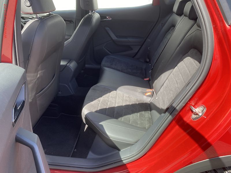 Seat Arona (2018) 1.5 TSi, FR, +ALU, LED - fotka 10 z 18