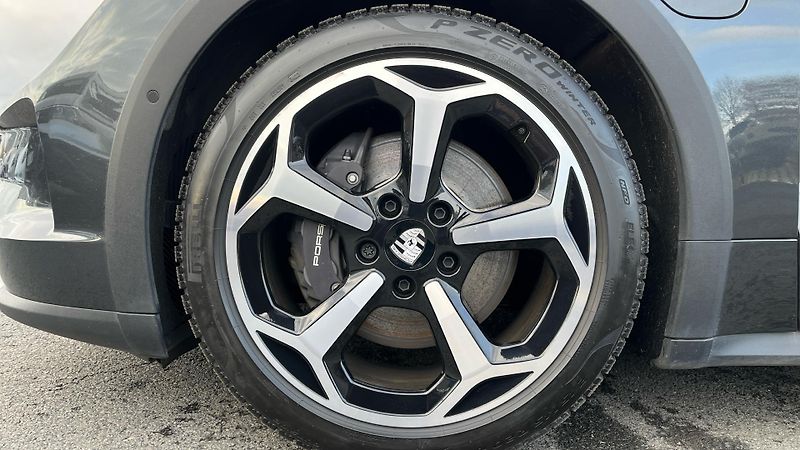 Porsche Taycan 4 Cross Turismo - fotka 9 z 30